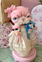 Load image into Gallery viewer, Mama Kitty 💖🩷💝