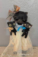 Load image into Gallery viewer, Mama kitty 🐈‍⬛