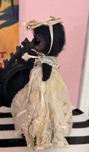 Load image into Gallery viewer, Georgia the sweet Crow 🐦‍⬛