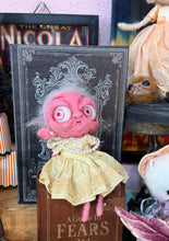 Load image into Gallery viewer, Polly the sitting pink elf 💞💖🩷