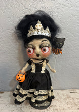 Load image into Gallery viewer, Halloween 🎃 Queen