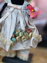 Load image into Gallery viewer, Fiona and her new beautiful dress 🌸🌺🌷💐🌹🌻🌷🌺💐🌸🌹