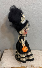 Load image into Gallery viewer, Halloween 🎃 Queen