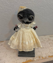 Load image into Gallery viewer, Izabella 🐦‍⬛🤍🖤