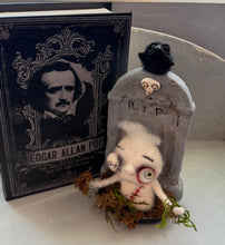 Load image into Gallery viewer, Earl the zombie 🐦‍⬛