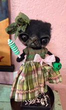 Load image into Gallery viewer, Greta 💚🖤🐈‍⬛