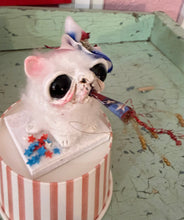 Load image into Gallery viewer, little white patriotic kitty 🇺🇸❤️🤍💙