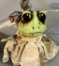 Load image into Gallery viewer, Fiona 💚